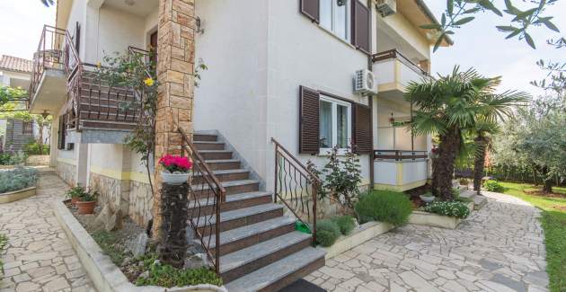 Two-Bedroom Apartment Emili A5 with Balcony