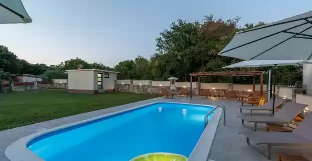 APP Sandro mit Pool A4