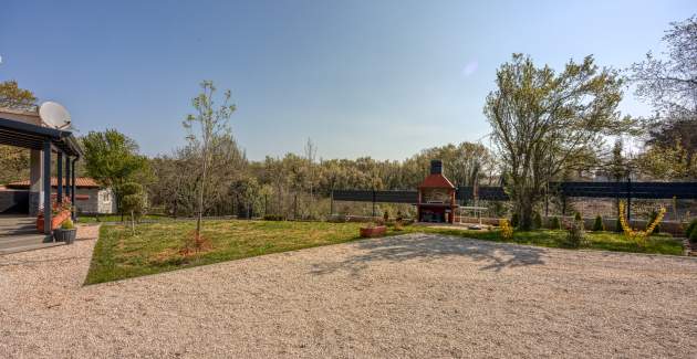 Apartment Petricija with Garden