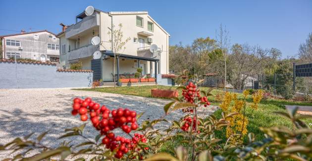 Apartment Petricija with Garden
