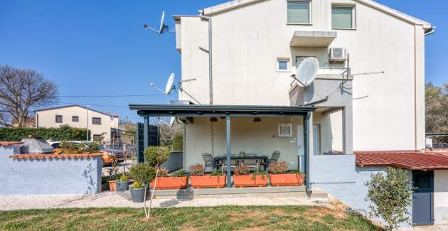 Apartment Petricija with Garden