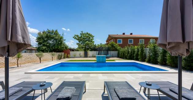 Villa Alves with Private Pool