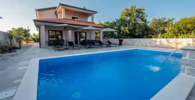 Villa Alves with Private Pool