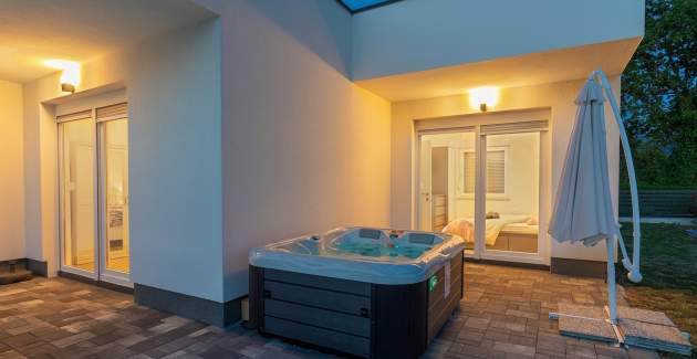 Villa Blue Lagoon - Private Pool and Whirlpool