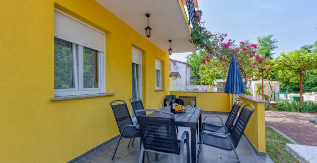 Mara / Two-Bedroom Apartment with Terrace A1