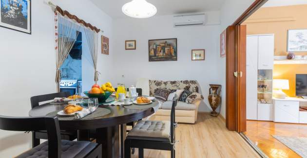 Holiday House Marija in Tomovi