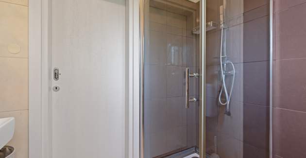Modern Two-Bedroom Apartment Impreza in Vabriga