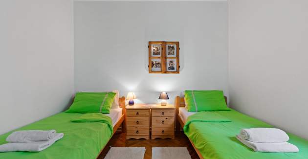 Modern Two-Bedroom Apartment Impreza in Vabriga