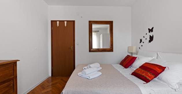 Modern Two-Bedroom Apartment Impreza in Vabriga