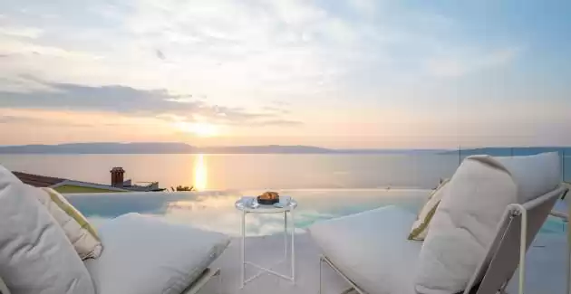 Villa rOvni mit beheiztem Pool