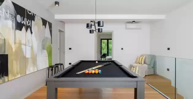 Villa rOvni mit beheiztem Pool
