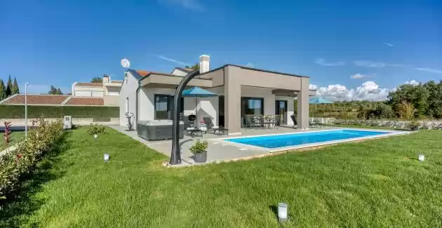 Villa Tetiana- Pool and Whirlpool