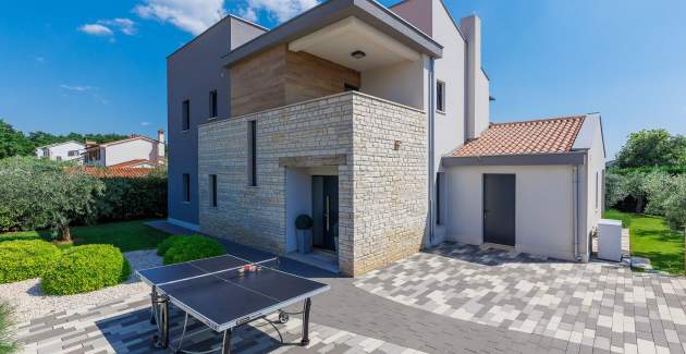 Villa Grande with Pool and Jacuzzi