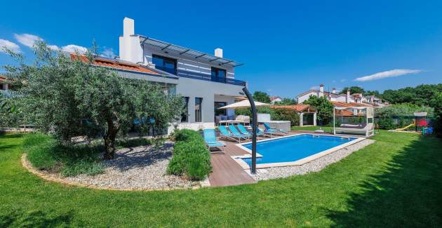 Villa Grande with Pool and Jacuzzi