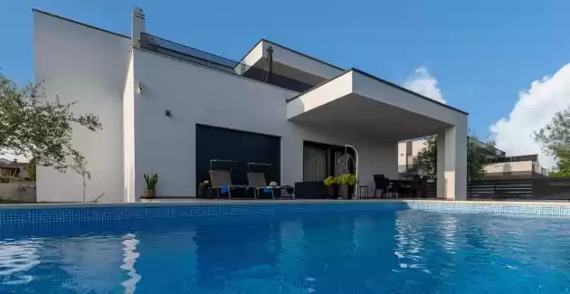 Modern App Ana with Jacuzzi and Pool