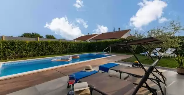 Modern App Ana with Jacuzzi and Pool