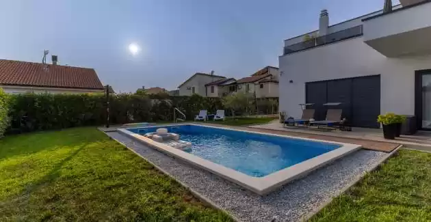 Modern App Ana with Jacuzzi and Pool