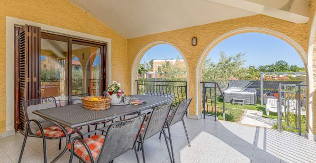 Three-Bedroom Apartment Josipa with Whirlpool