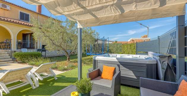 Three-Bedroom Apartment Josipa with Whirlpool