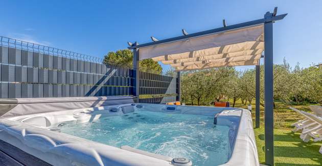 Three-Bedroom Apartment Josipa with Whirlpool