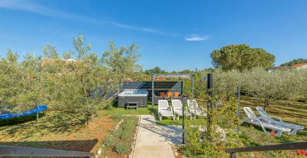 Three-Bedroom Apartment Josipa with Whirlpool