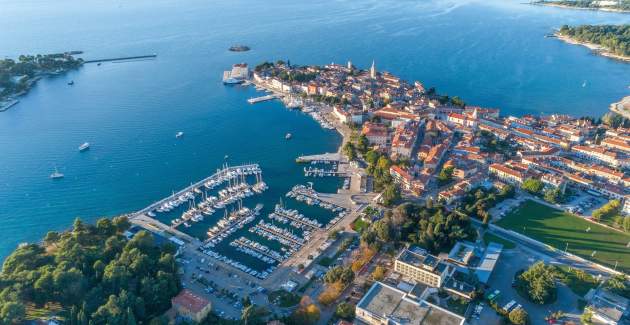 Labinac Ines, samo 300 m od plaže