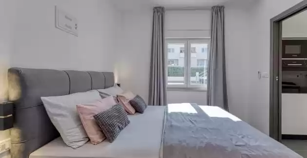 Cintya Lux A2