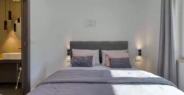 Cintya Lux A2