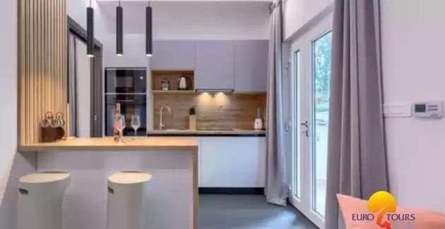 Cintya Lux A2