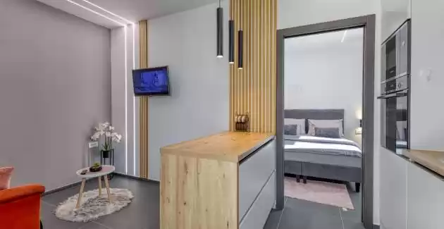 Cintya Lux A2