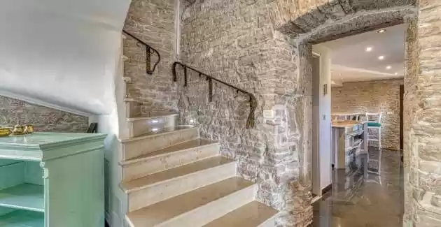 Golden Roots Estate