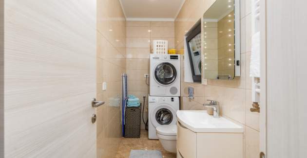 Villa Luce Verde by Villsy