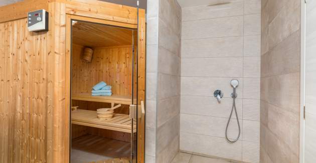 Villa Luce Verde by Villsy