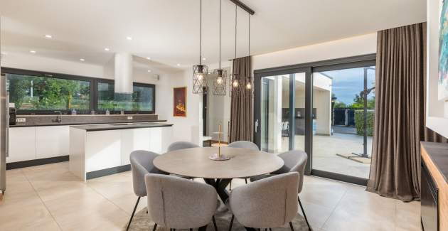 Villa Luce Verde by Villsy