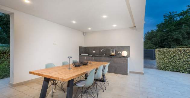 Villa Luce Verde by Villsy