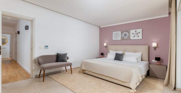 Villa Luce Verde by Villsy