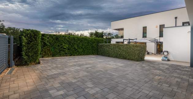 Villa Luce Verde by Villsy