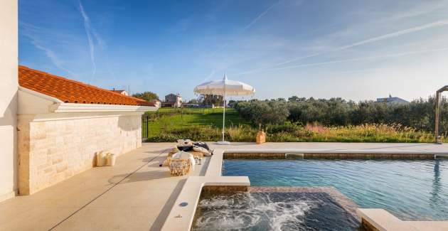 Villa Olive Paradise II by Villsy