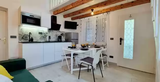 Appartamenti Zonta - Appartamento con Galleria e Vista Mare Parziale