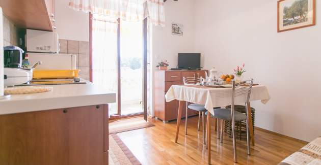 Apartman Matosevic IV s balkonom i pogledom na vrt