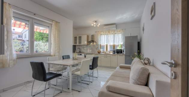 Bakša APP / Three-Bedroom A1 with shared pool