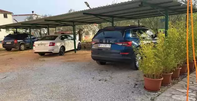 Bakša APP / Three-Bedroom A1 with shared pool