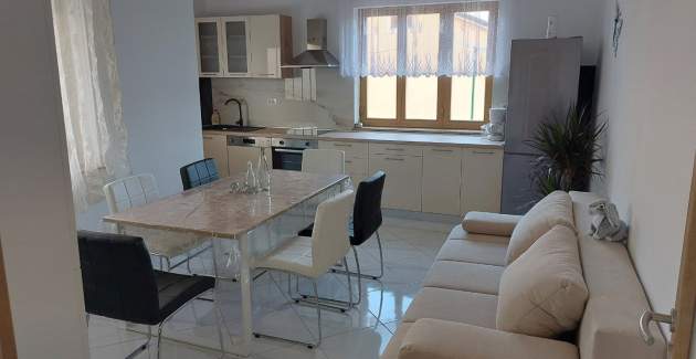 Bakša APP / Three-Bedroom A1 with shared pool