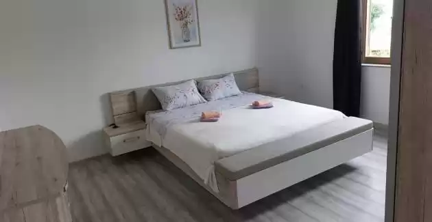 Bakša APP / Three-Bedroom A1 with shared pool