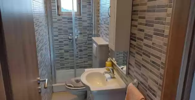 Bakša APP / Three-Bedroom A1 with shared pool