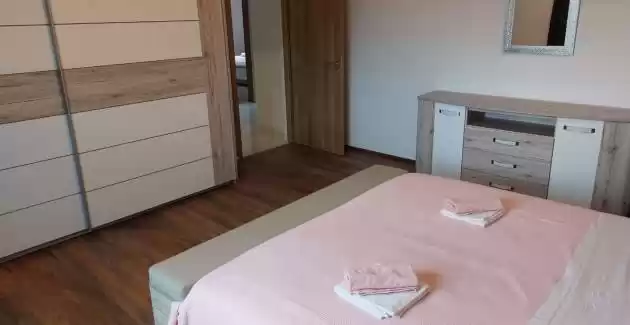 Bakša APP / Three-Bedroom A1 with shared pool