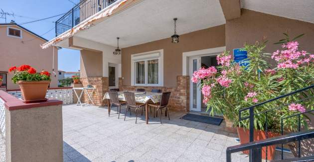Bakša APP / Three-Bedroom A1 with shared pool
