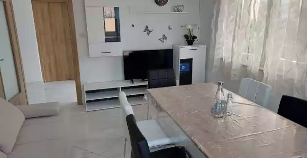 Bakša APP / Three-Bedroom A1 with shared pool