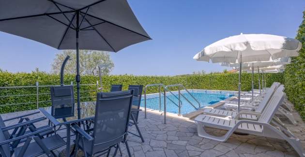 Bakša APP / Three-Bedroom A1 with shared pool
