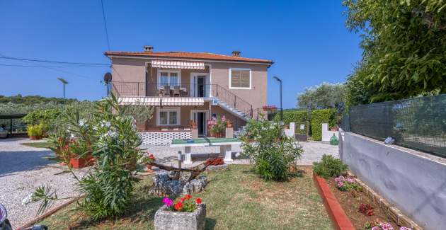Bakša APP / Three-Bedroom A2 with shared pool